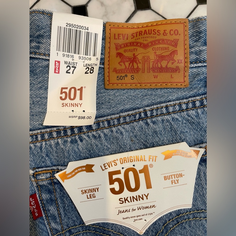 Levi’s 501 Skinny - Size 27